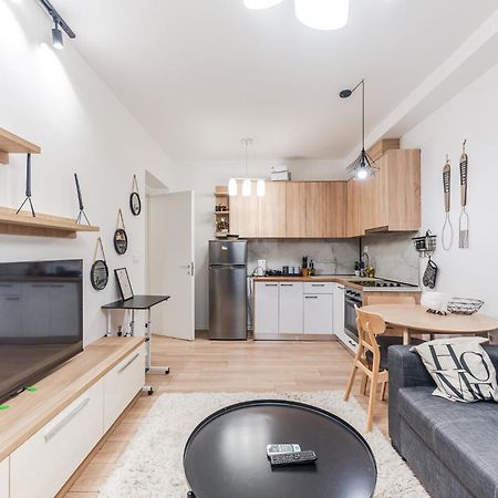 Noir Apartment By Kondo Stays ติรานา ภายนอก รูปภาพ