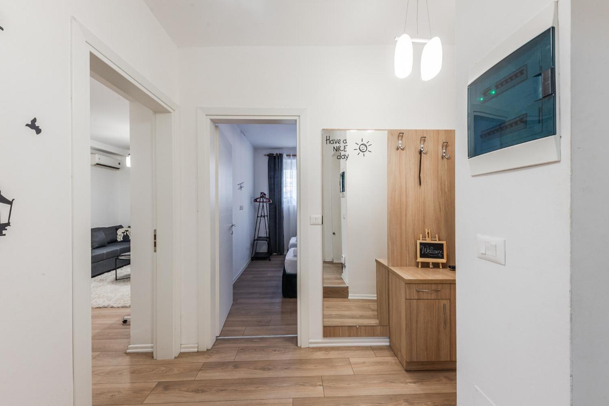 Noir Apartment By Kondo Stays ติรานา ภายนอก รูปภาพ