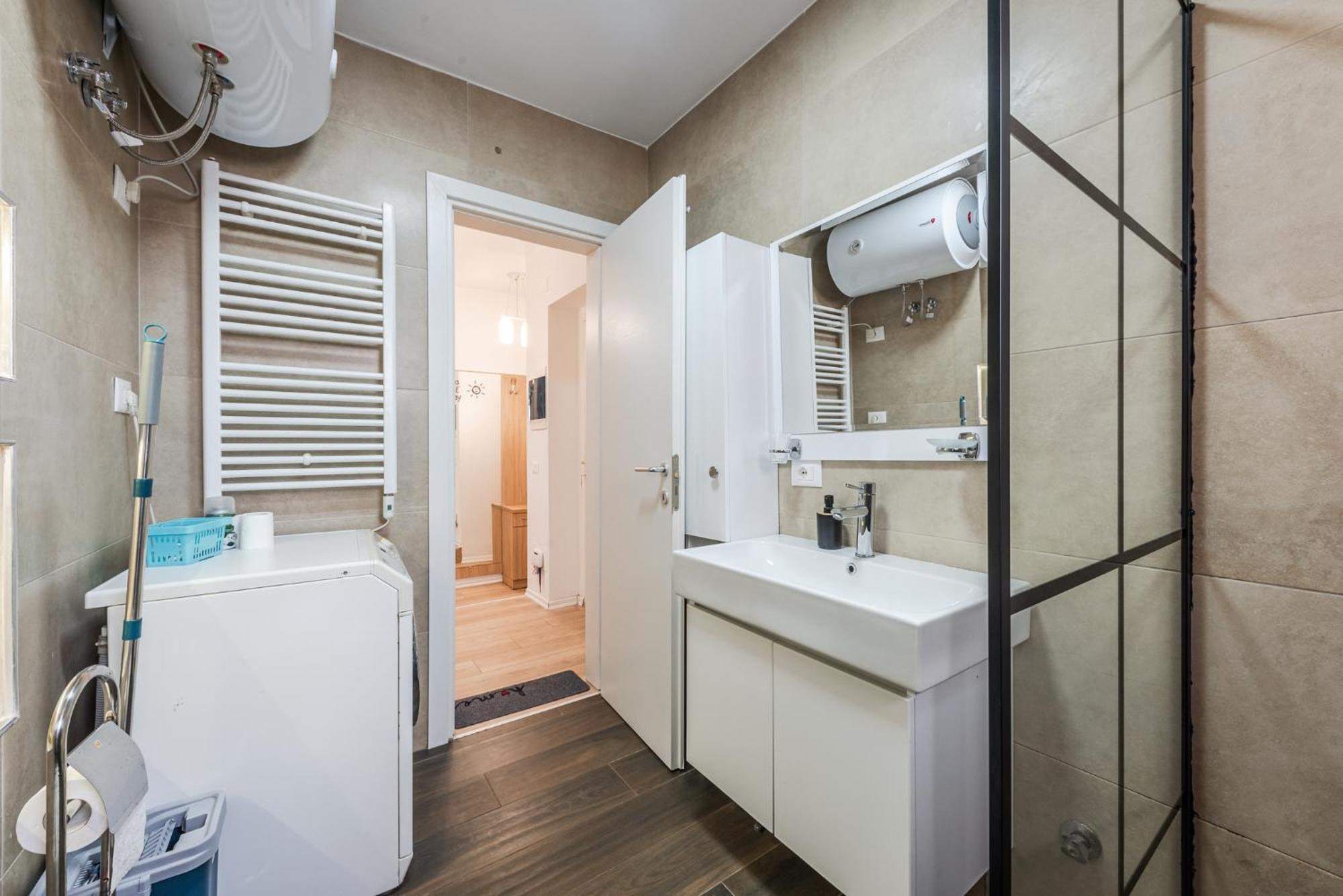 Noir Apartment By Kondo Stays ติรานา ภายนอก รูปภาพ